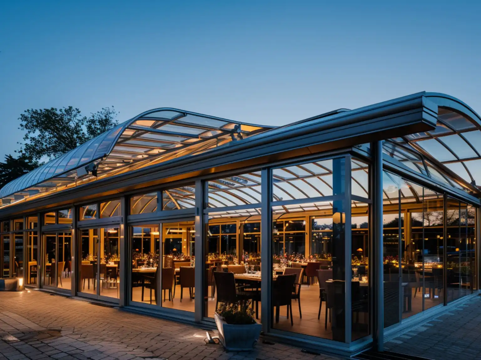 Retractable sunroom for commercial outdoor restaurant
