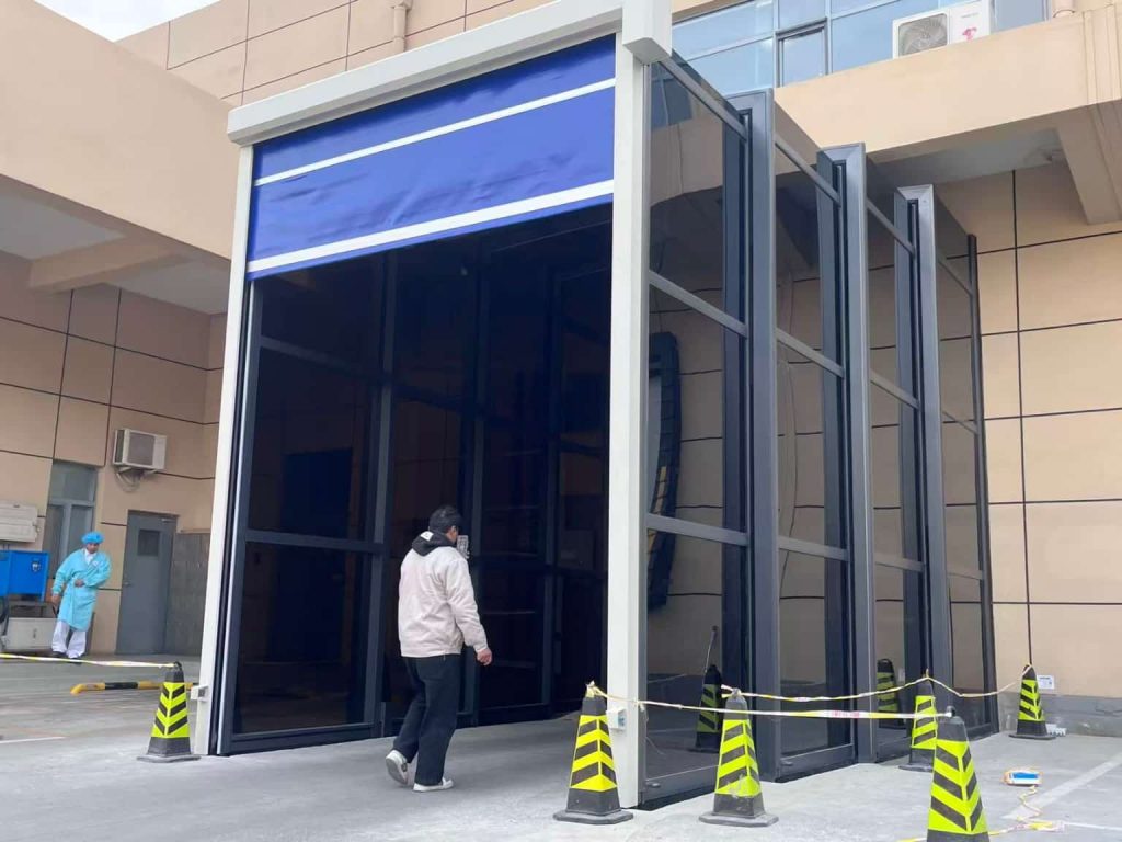 Unloading area canopy for a Grupo Bimbo food factory logistics entrance